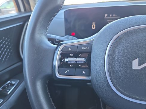 Used 2024 Kia Sorento S image 12