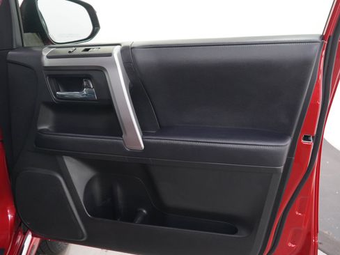 Used 2021 Toyota 4Runner Limited AWD/4WD image 11