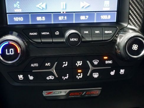 Used 2015 Chevrolet Corvette Z06 w/ 3LZ Preferred Equipment Group image 24