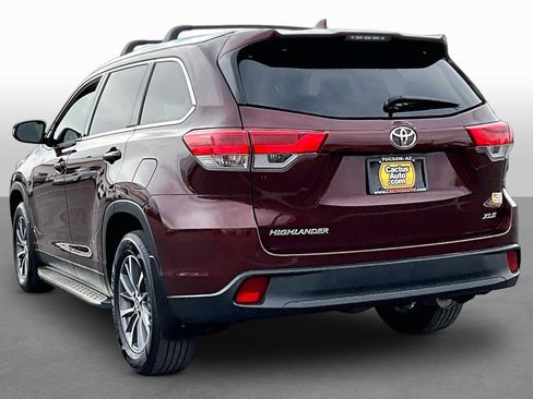 Used 2019 Toyota Highlander XLE image 11