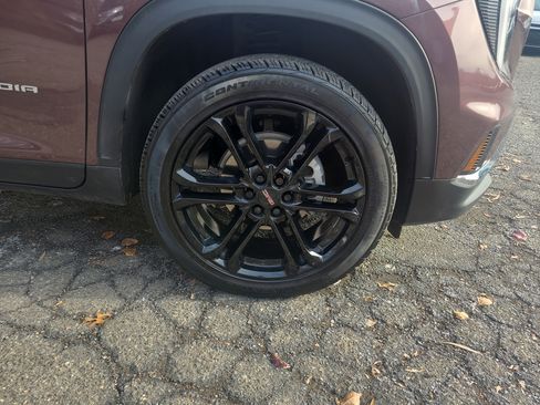 Used 2025 GMC Acadia Elevation w/ LPO, All-Weather Package image 13