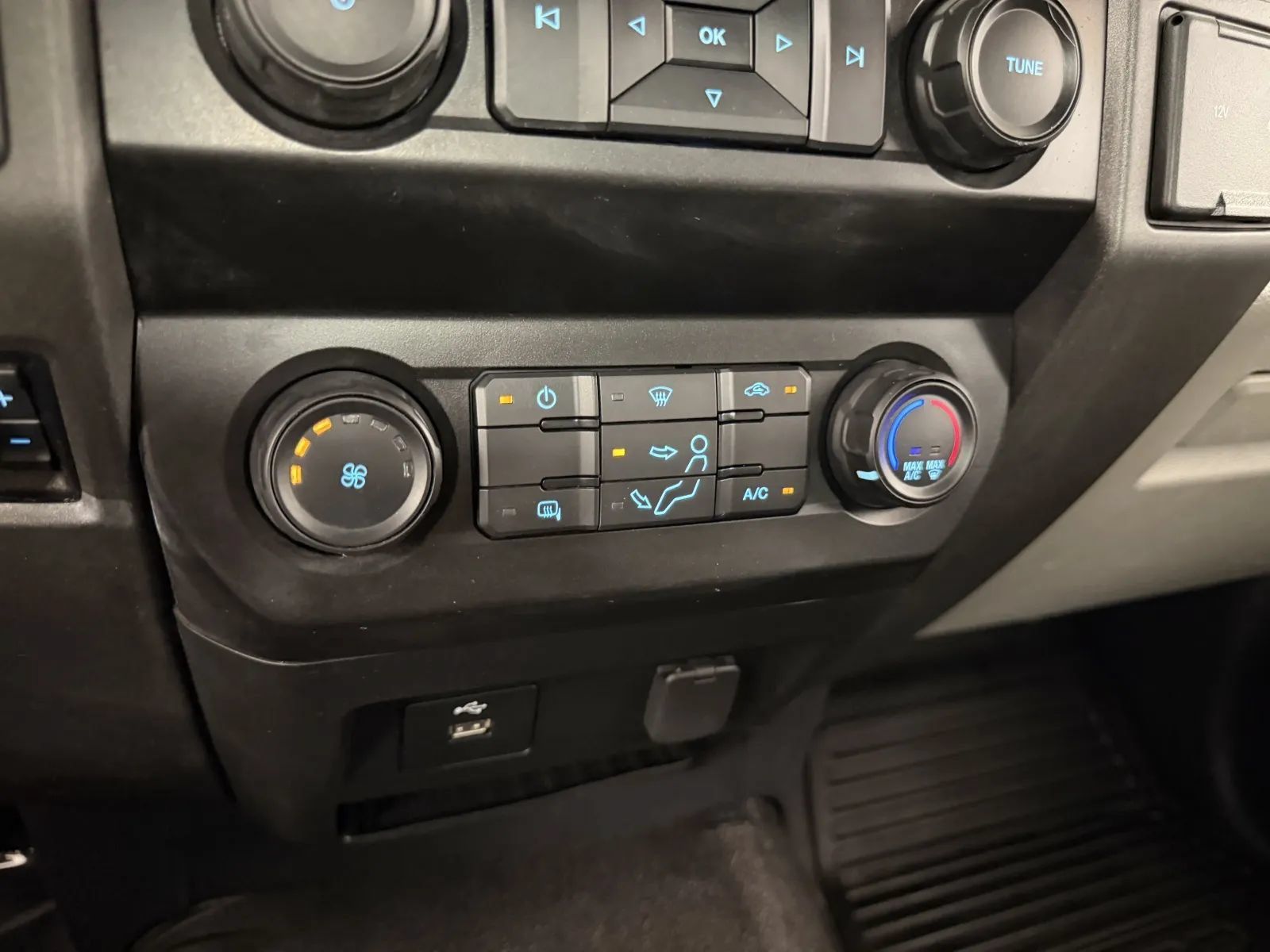 Used 2022 Ford F550 4x4 Regular Cab Super Duty image 21