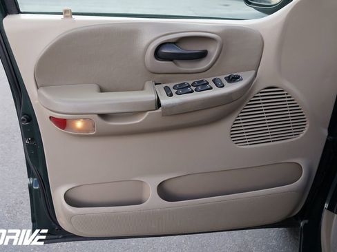 Used 2001 Ford F150 Lariat image 17