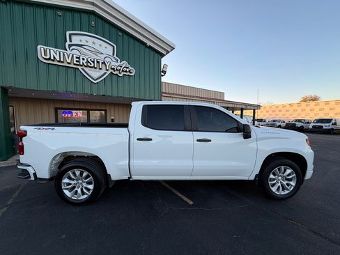 Used 2022 Chevrolet Silverado 1500 Custom image 2