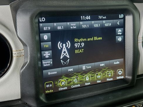 Used 2023 Jeep Wrangler Unlimited Sahara AWD/4WD image 19