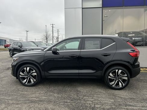 Certified 2025 Volvo XC40 B5 Plus w/ Climate Package image 5