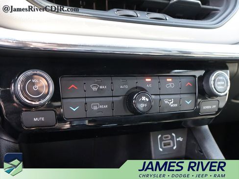 Used 2024 Jeep Compass Limited image 36