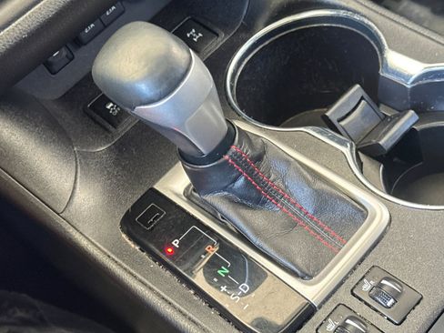 Used 2019 Toyota Highlander SE AWD/4WD image 17