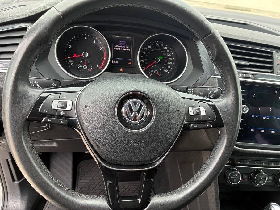 Used 2020 Volkswagen Tiguan SE w/ Panoramic Sunroof Package FWD image 28