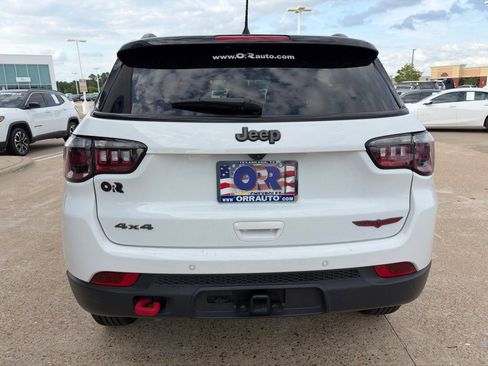 Used 2025 Jeep Compass Trailhawk w/ Trailer Tow Group AWD/4WD image 8