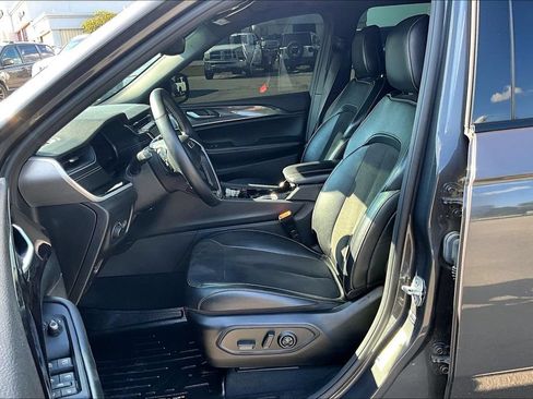 Used 2022 Jeep Grand Cherokee Altitude AWD/4WD image 25