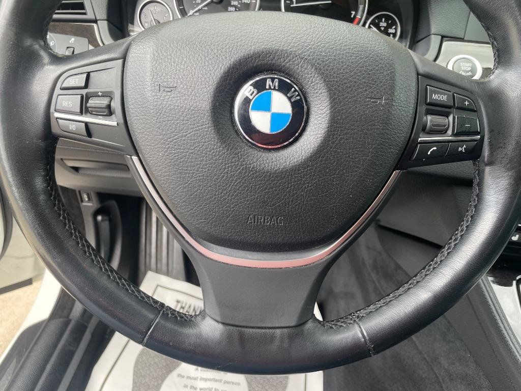 Used 2011 BMW 550i xDrive Sedan AWD/4WD image 22