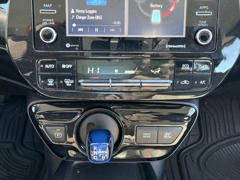 Used 2021 Toyota Prius LE image 11