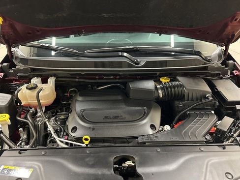 Used 2023 Chrysler Pacifica Touring-L image 15