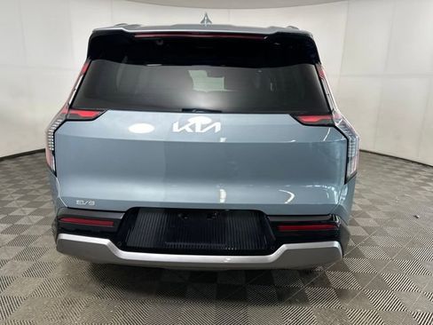 Used 2024 Kia EV9 Land image 4