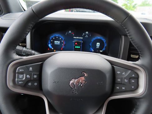 New 2025 Ford Bronco Badlands image 11