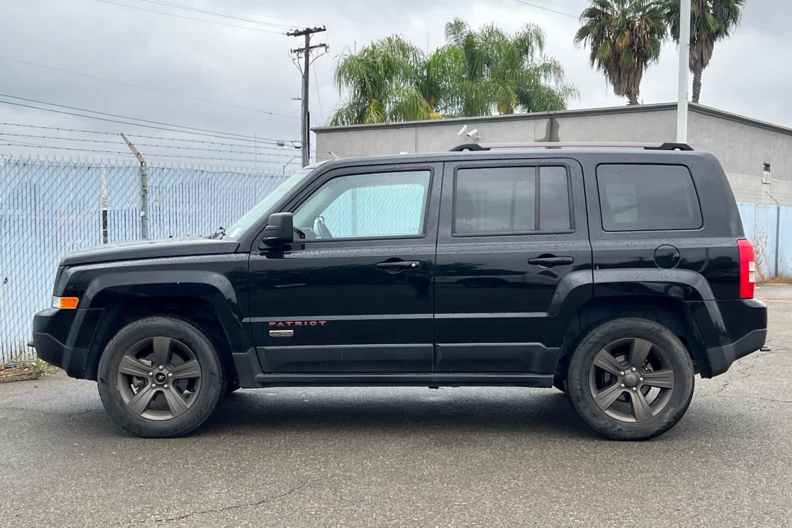 Used 2017 Jeep Patriot 75th Anniversary w/ Power Value Group AWD/4WD image 2