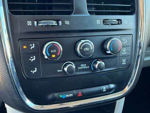 Used 2019 Dodge Grand Caravan SE w/ UConnect Hands-Free Group image 22