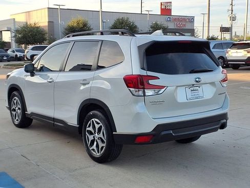 Used 2023 Subaru Forester Premium AWD/4WD image 2