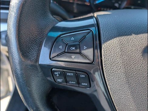 Used 2016 Ford Explorer XLT w/ Equipment Group 202A image 5