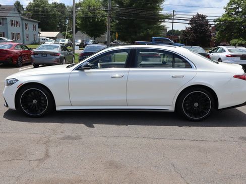 Used 2022 Mercedes-Benz S 580 4MATIC Sedan w/ AMG Line Package image 8