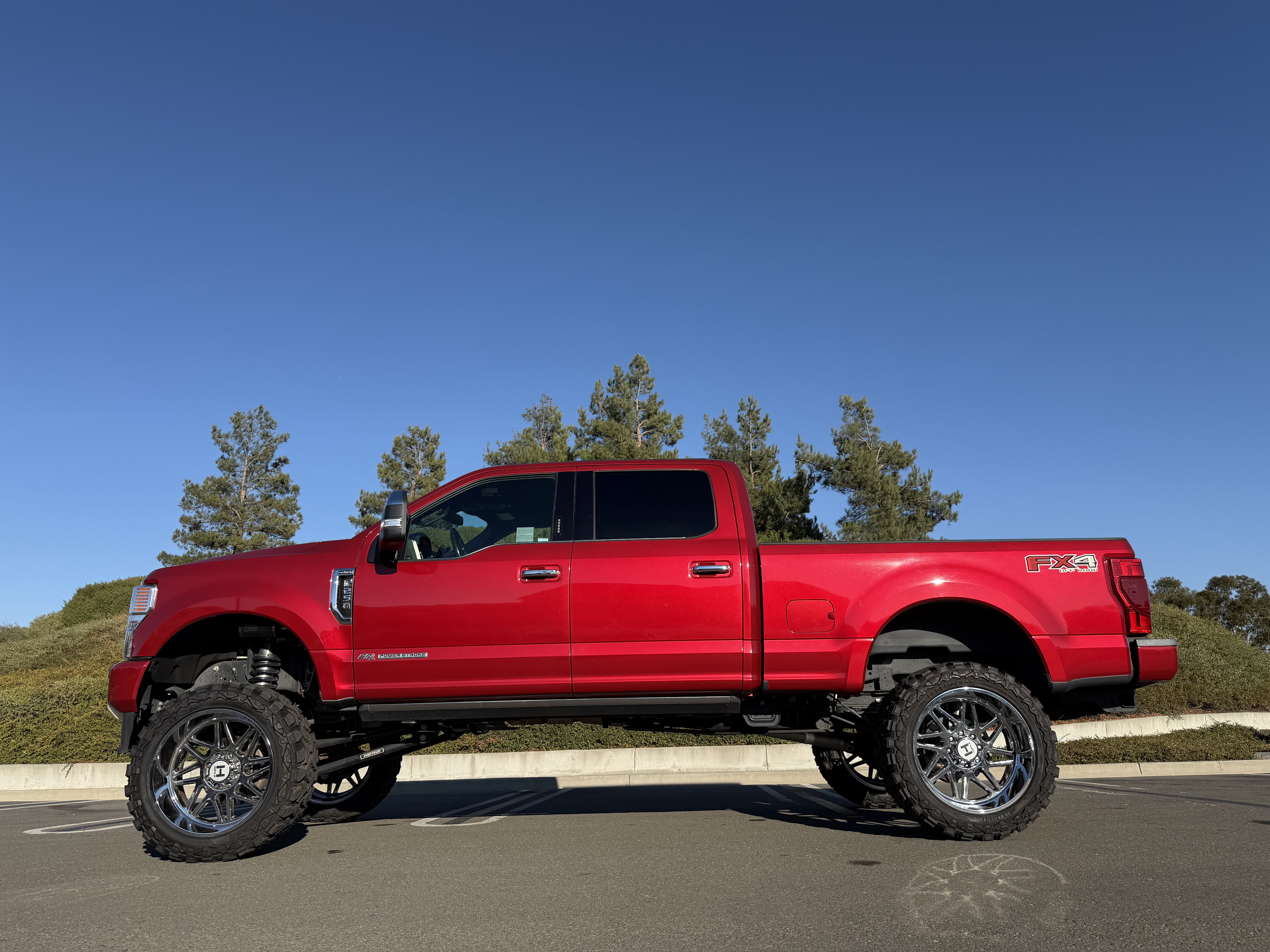 Used 2020 Ford F250 Platinum w/ FX4 Off-Road Package AWD/4WD image 5