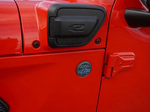 Certified 2025 Jeep Wrangler Unlimited Sahara w/ Safety Group image 15