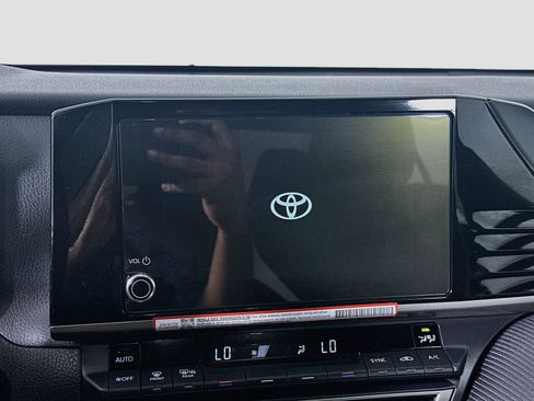 Used 2026 Toyota Camry SE w/ Convenience Package FWD image 19