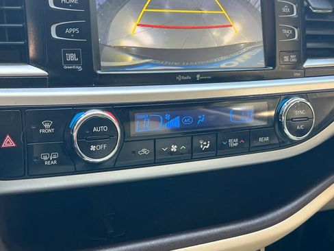 Used 2015 Toyota Highlander Limited FWD image 22