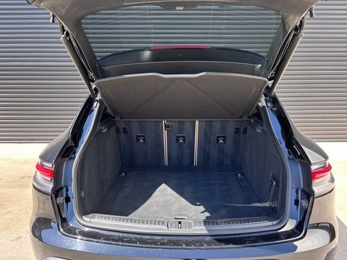 Certified 2022 Porsche Macan AWD/4WD image 27