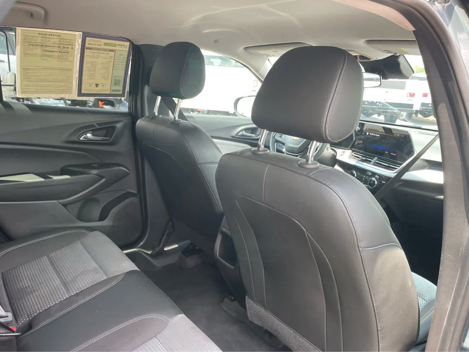 Used 2025 Chevrolet Trax LT FWD image 22