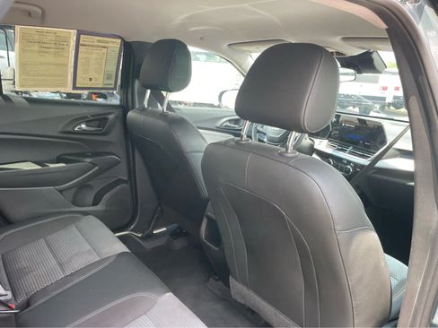 Used 2025 Chevrolet Trax LT FWD image 22