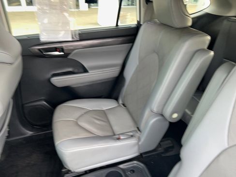 Used 2022 Toyota Highlander Platinum image 25