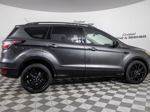Used 2017 Ford Escape SE w/ SE Sport Appearance Package FWD image 15