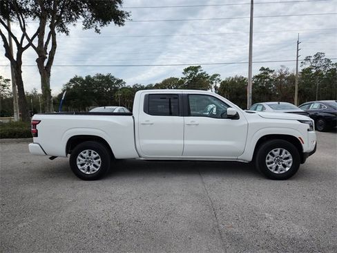 Used 2022 Nissan Frontier SV w/ Technology Package image 2