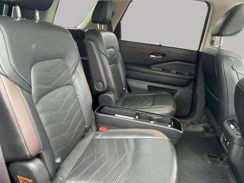 Used 2022 Nissan Pathfinder Platinum w/ Cargo Package FWD image 22