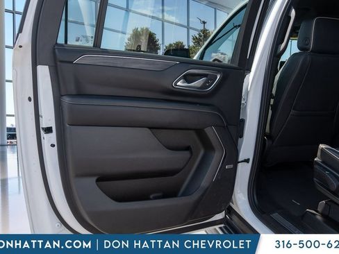 Used 2024 GMC Yukon XL SLT AWD/4WD image 17