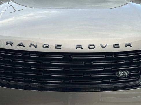 Certified 2024 Land Rover Range Rover SE image 11