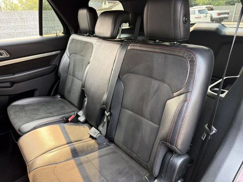 Used 2019 Ford Explorer XLT w/ Equipment Group 202A FWD image 19
