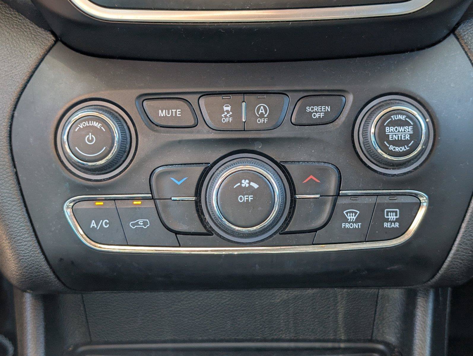 Used 2021 Jeep Cherokee Latitude Plus FWD image 24