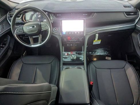 New 2025 Jeep Grand Cherokee Limited image 15