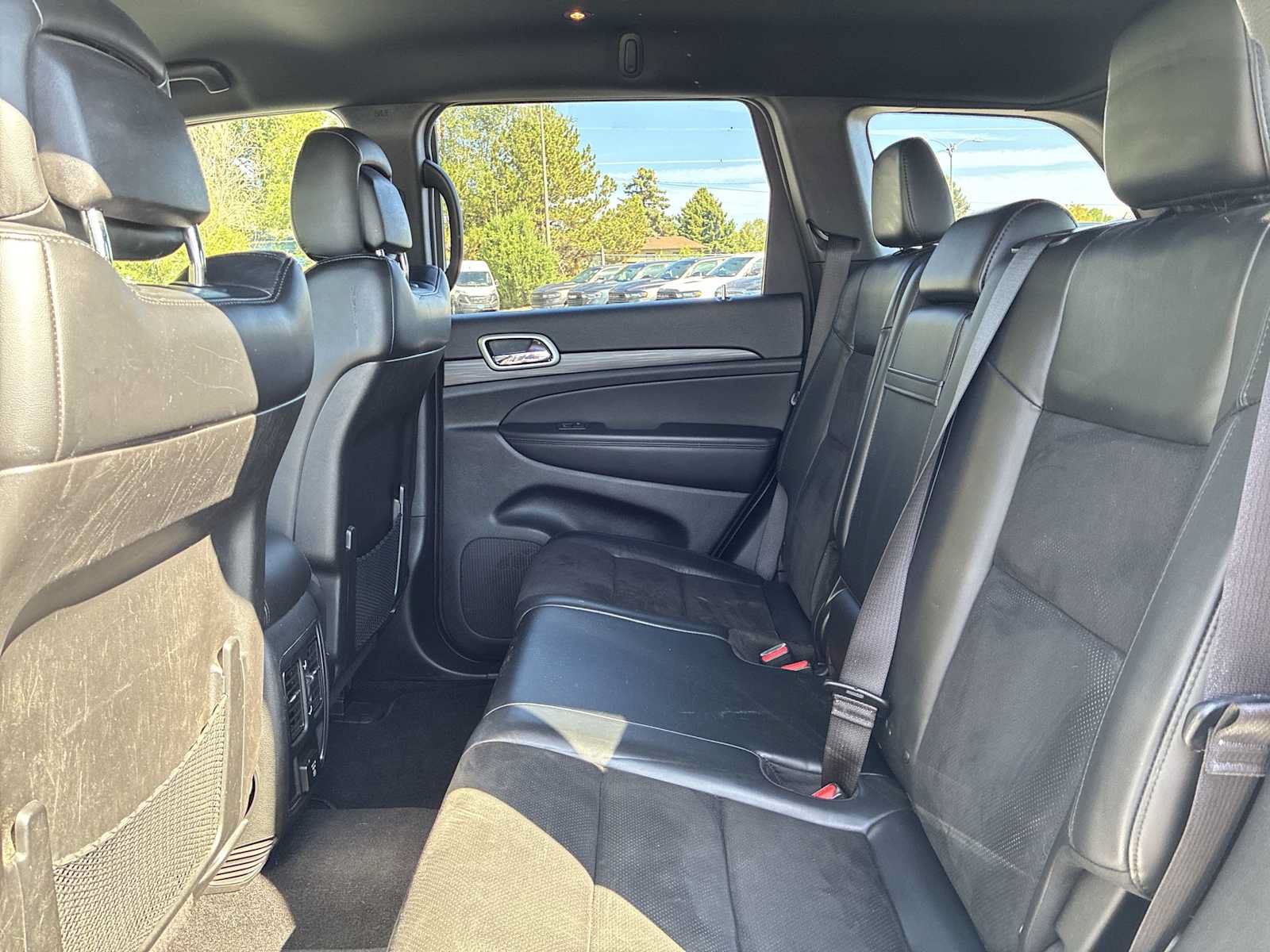 Used 2021 Jeep Grand Cherokee Laredo X AWD/4WD image 23