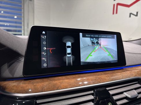 Used 2018 BMW M550i xDrive w/ Driving Assistance Package image 22