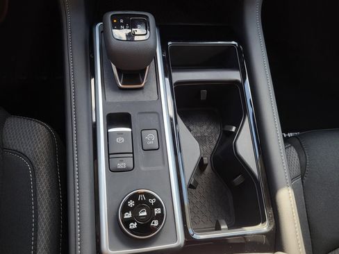 New 2026 Nissan Pathfinder SV image 24