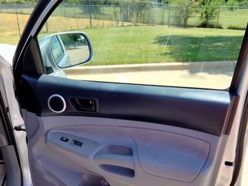 Used 2011 Toyota Tacoma PreRunner w/ TRD Sport Pkg image 20