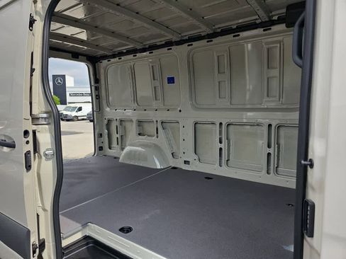 Used 2025 Mercedes-Benz Sprinter 2500 image 11