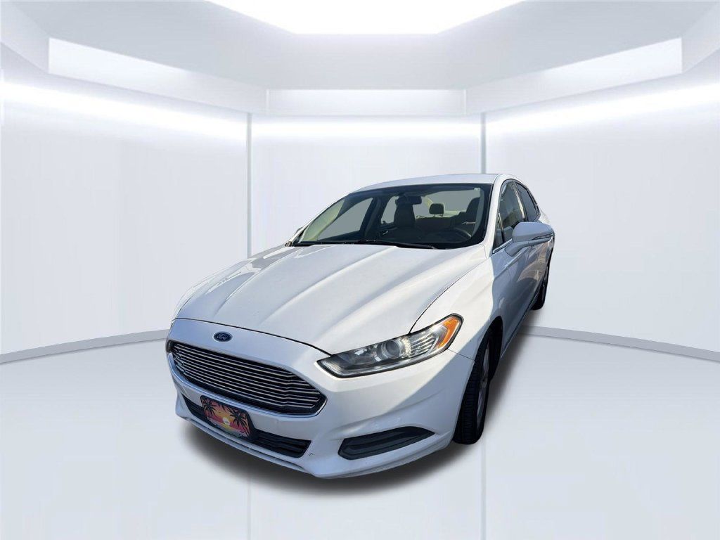 Used 2014 Ford Fusion SE FWD image 2