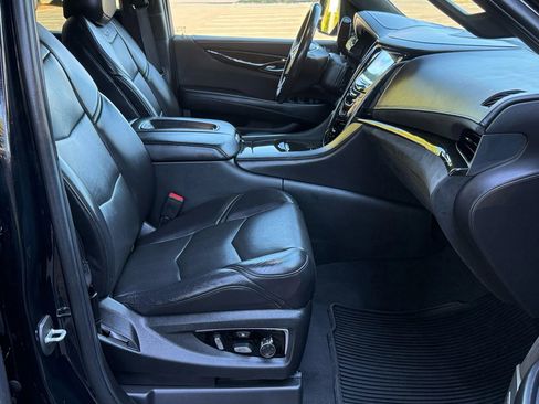 Used 2020 Cadillac Escalade ESV Platinum image 15