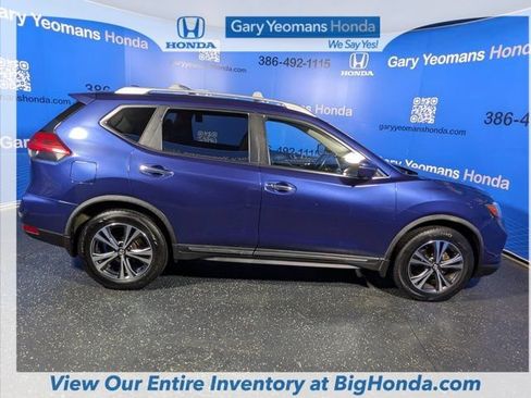 Used 2017 Nissan Rogue SL FWD image 2