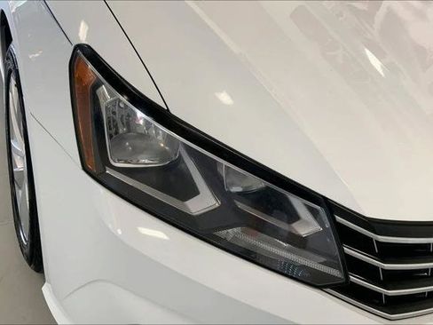 Used 2018 Volkswagen Passat 2.0T SE FWD image 29